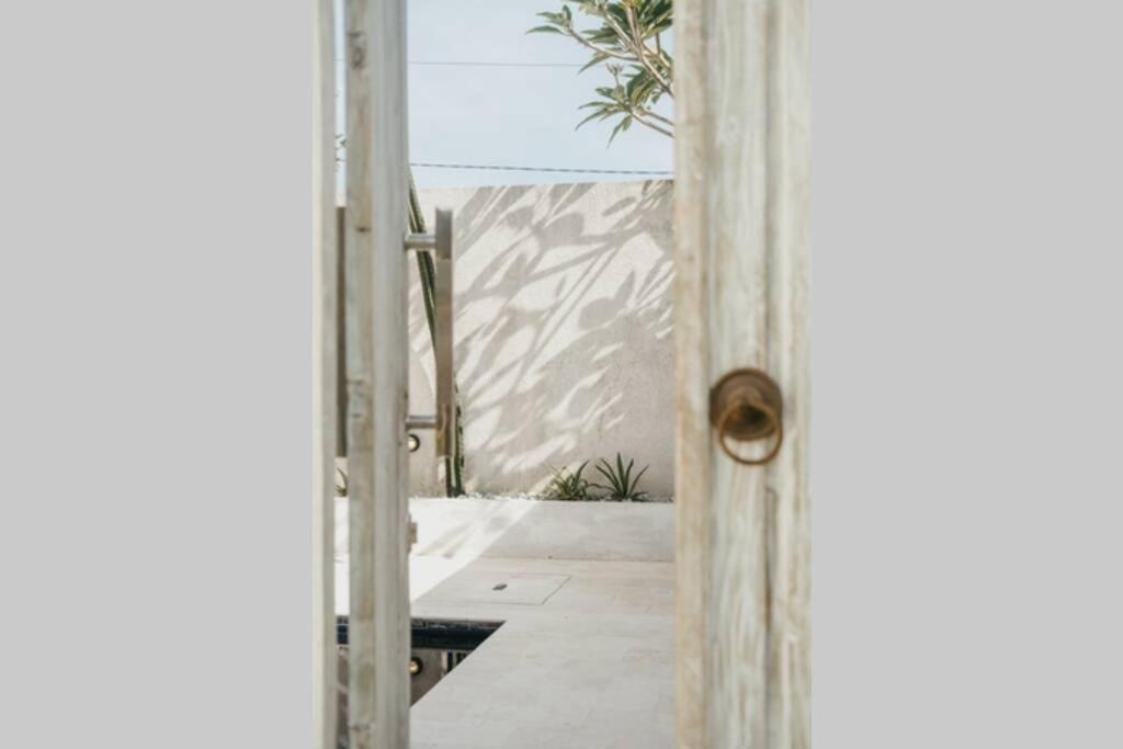 Kiki Village Bathtub And Living Room Canggu Exterior foto