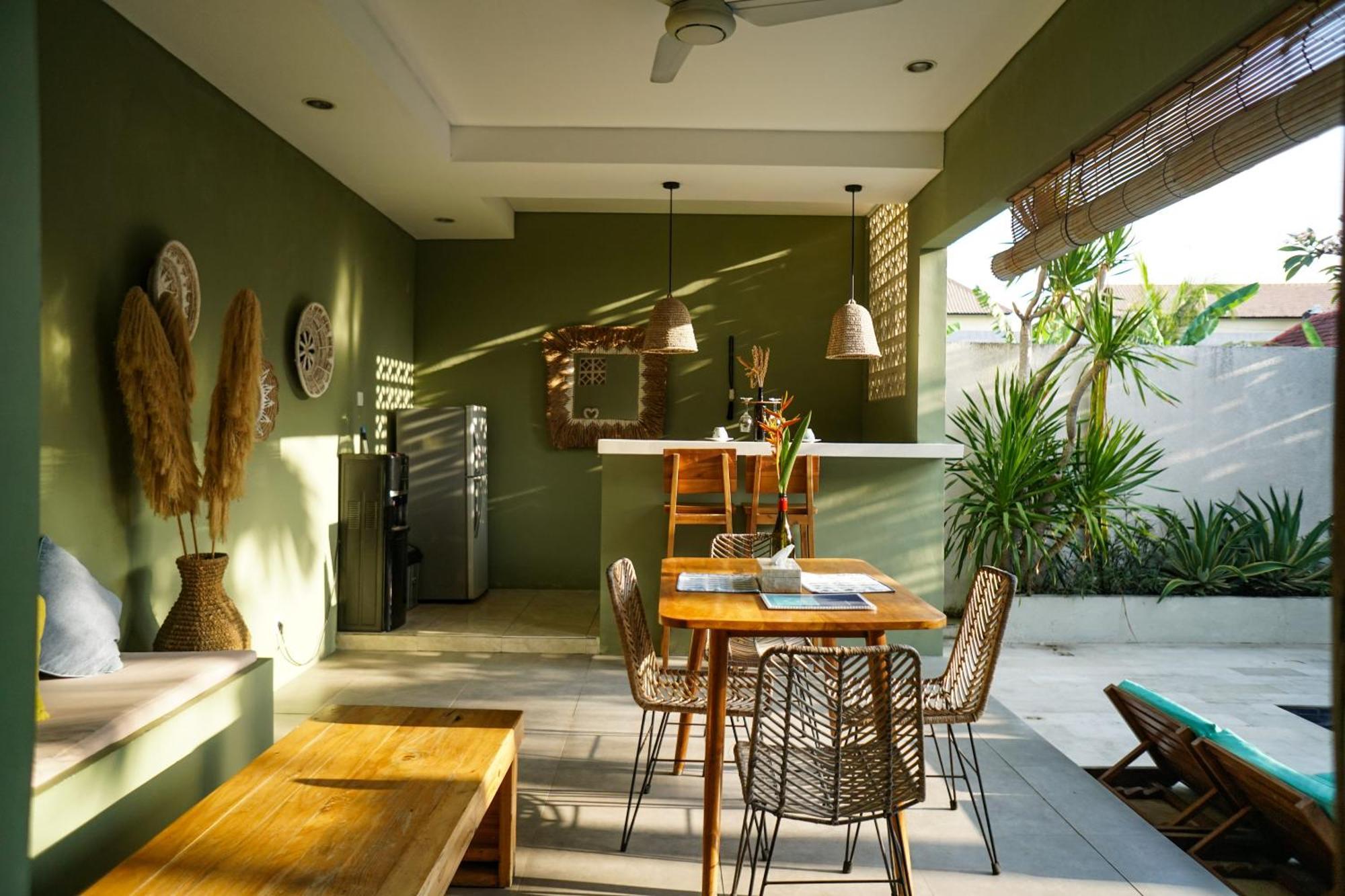 Kiki Village Bathtub And Living Room Canggu Exterior foto