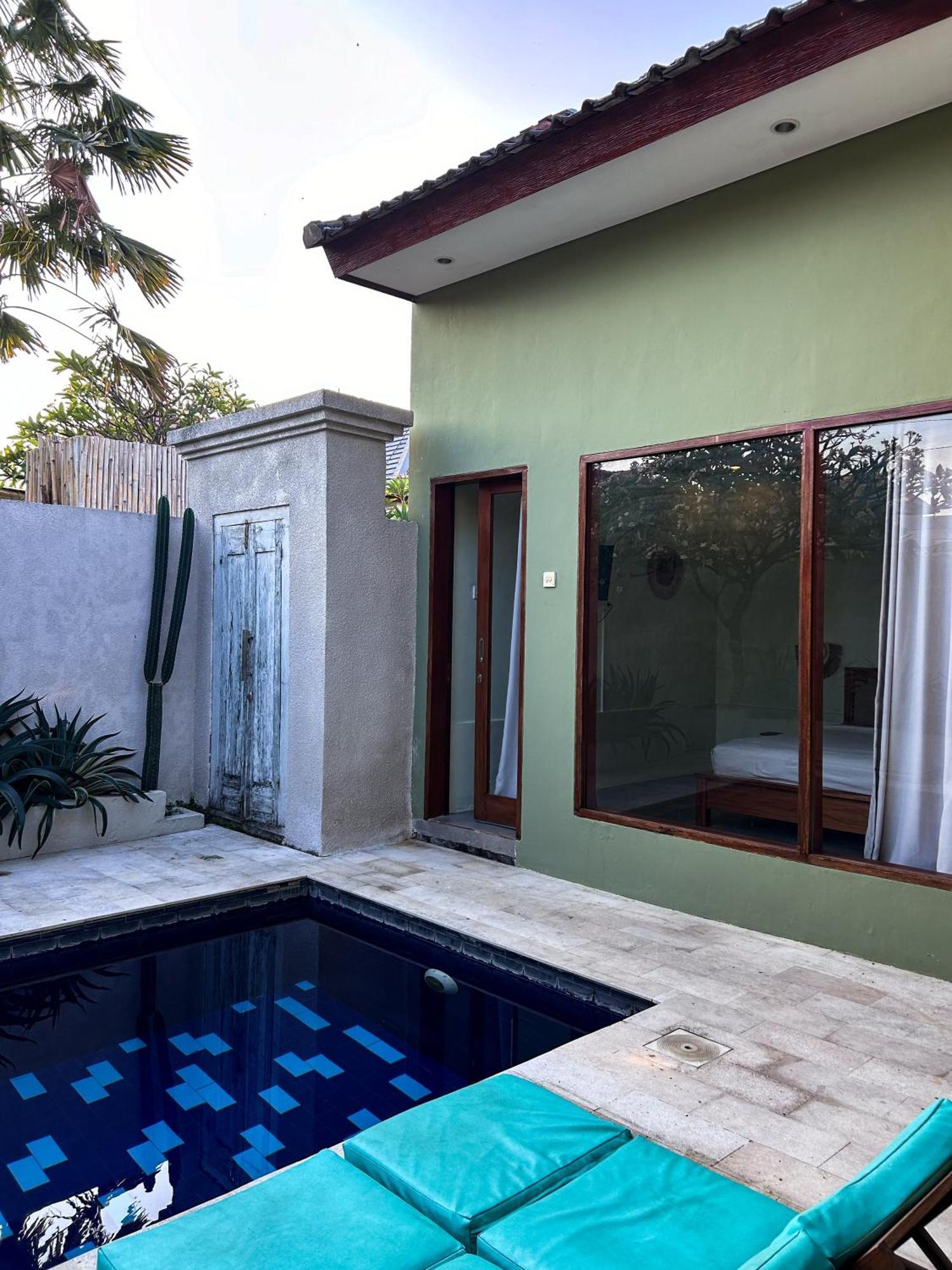 Kiki Village Bathtub And Living Room Canggu Exterior foto